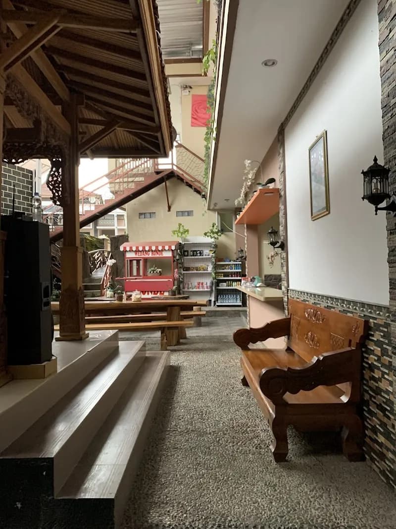 RedDoorz Syariah Terminal Mendolo - Photo 5