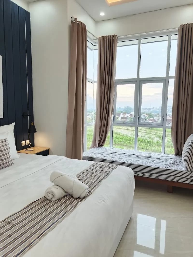 Aline Villa - Photo 2