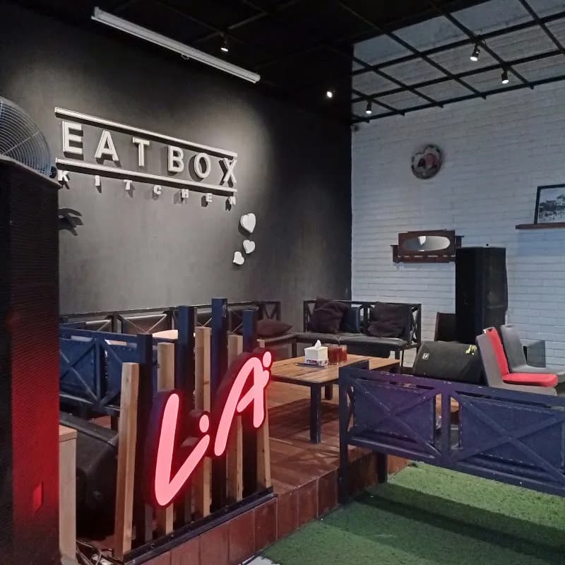 Eatbox Kitchen - Photo 3