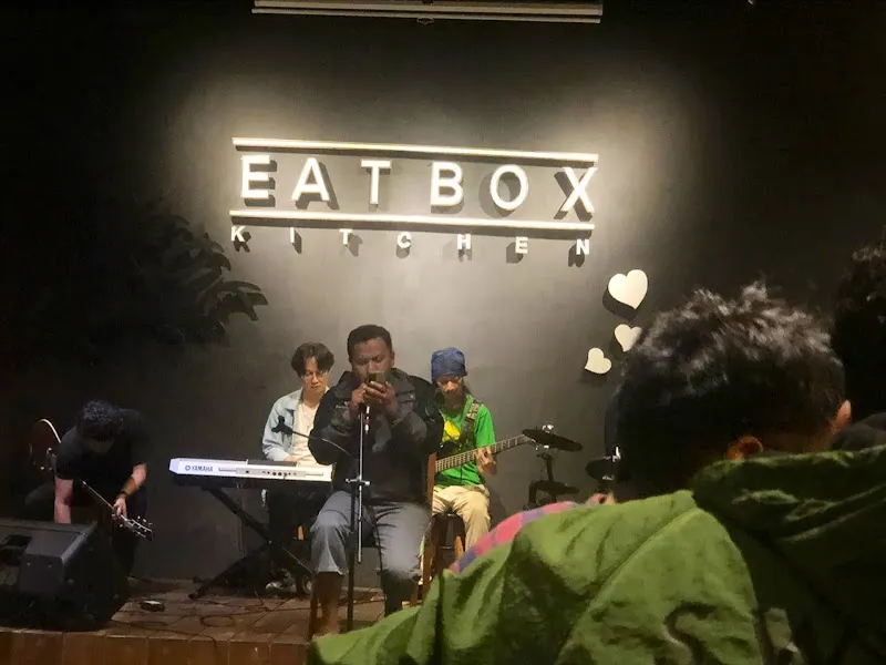 Eatbox Kitchen - Photo 4