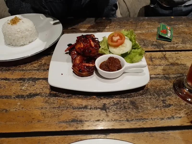 Eatbox Kitchen - Photo 5