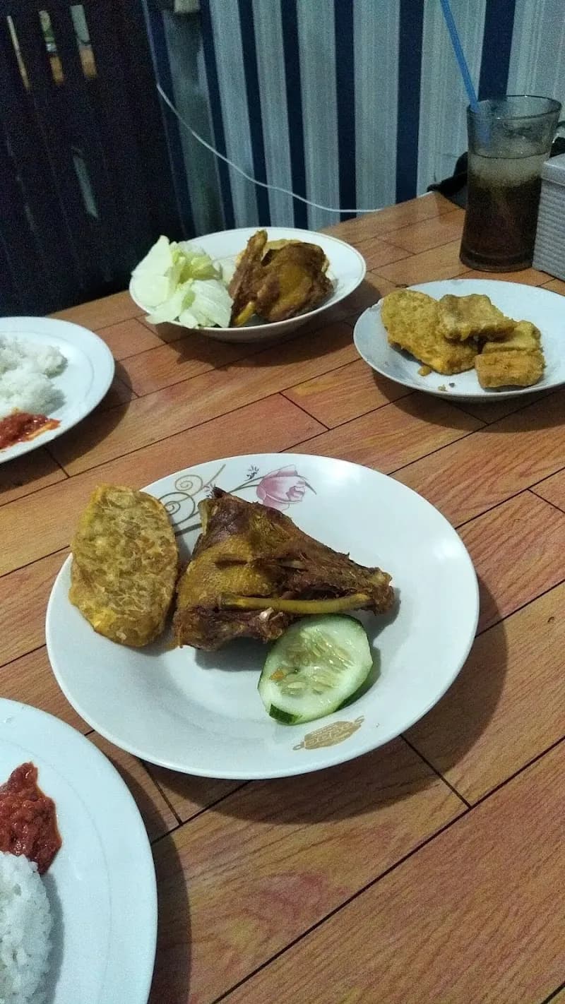 Warung Makan Pak Dhe - Photo 2