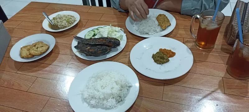 Warung Makan Pak Dhe - Photo 4