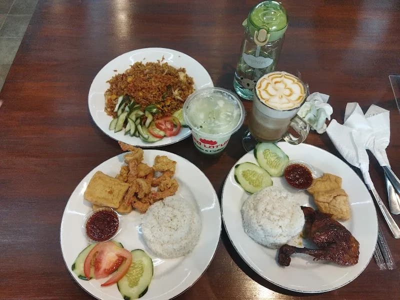 Red Lotus Resto & Coffee - Photo 3