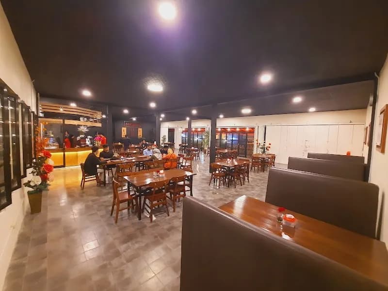 Red Lotus Resto & Coffee - Photo 4