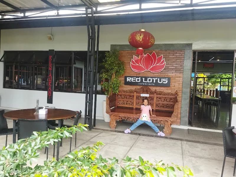 Red Lotus Resto & Coffee - Photo 5