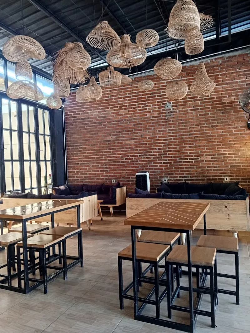 Manaris Coffee & Eatery - Photo 4