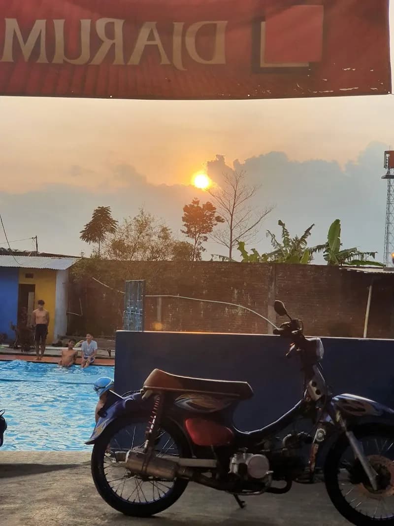 Kolam Renang Tirto Kembar - Photo 3