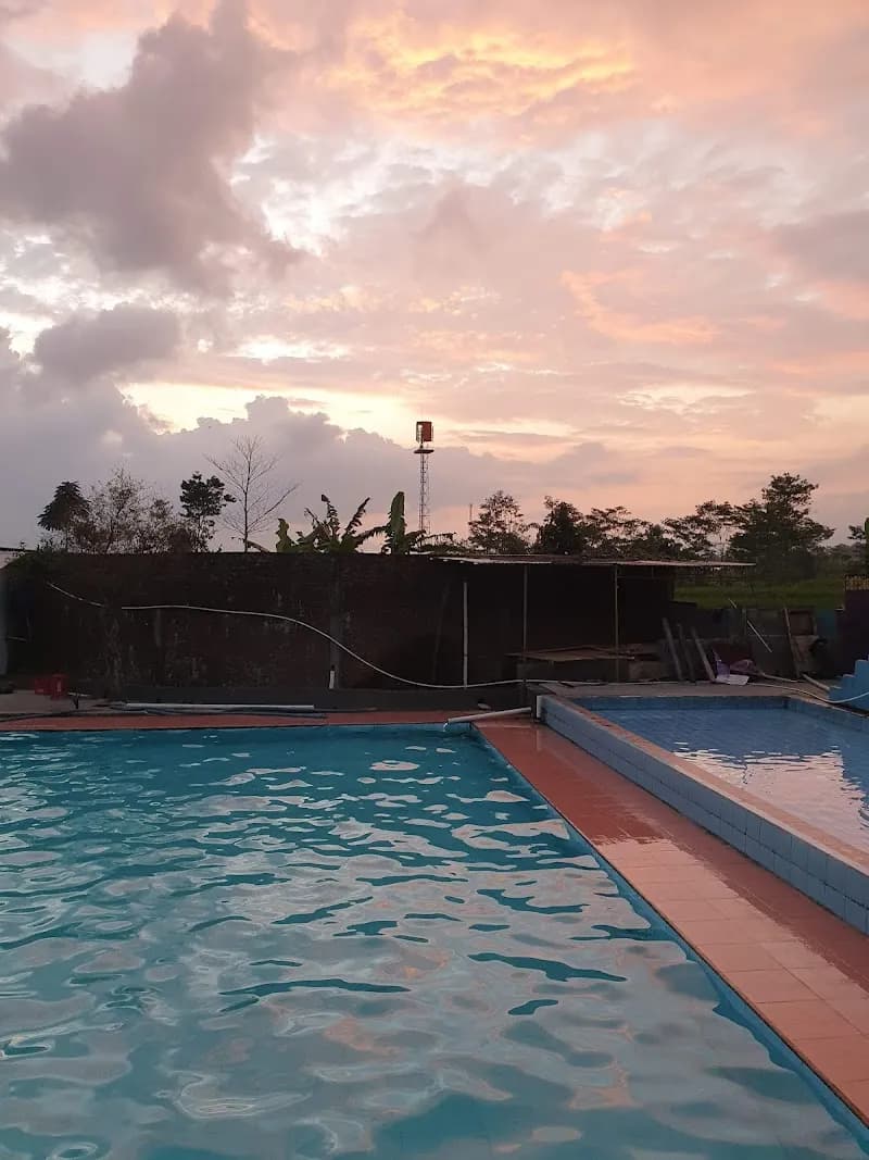 Kolam Renang Tirto Kembar - Photo 4
