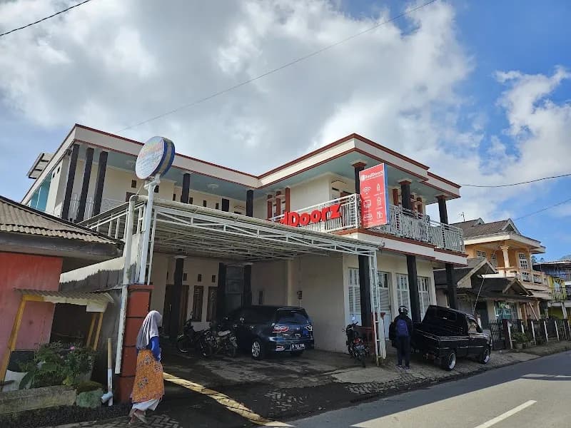 RedDoorz Candi Arjuna Dieng