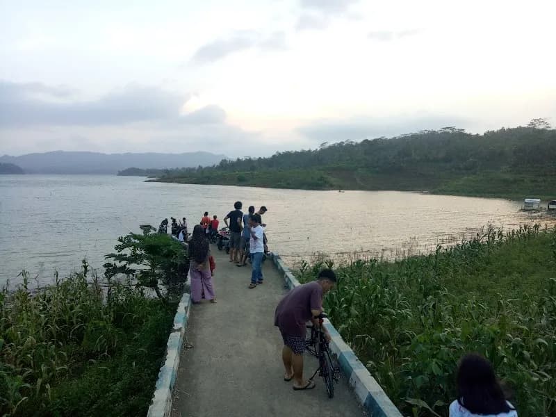 Dermaga Tritis Wadaslintang