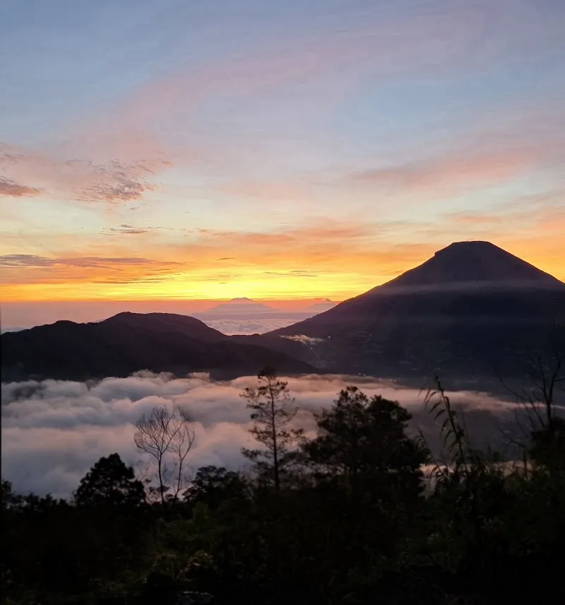 Golden Sunrise Sikunir