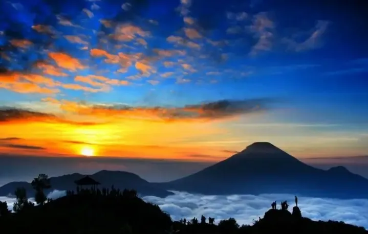 Dieng Atas Awan Jeep