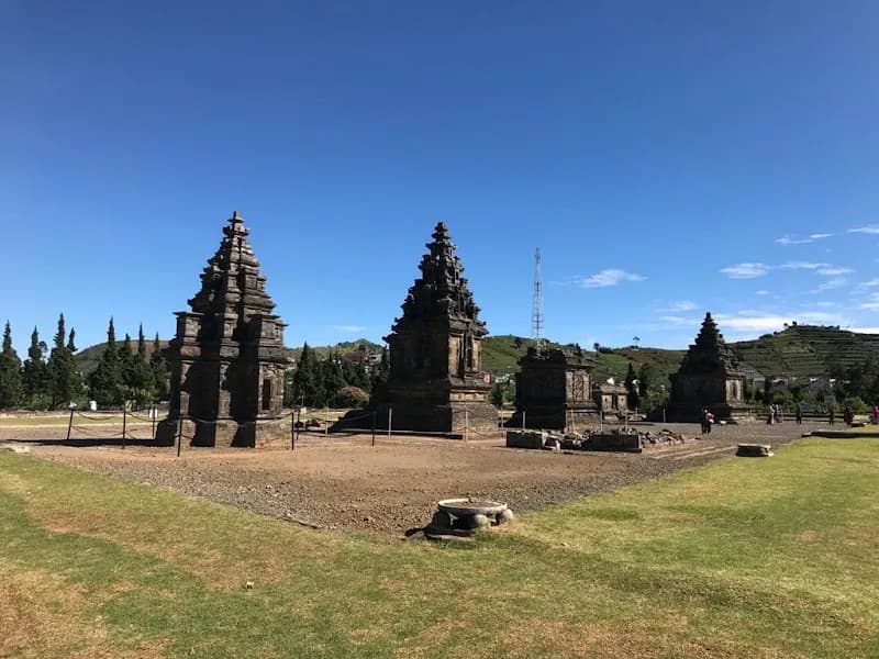 Wikipedieng Tour Travel