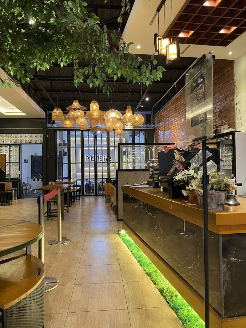 Manaris Coffee & Eatery