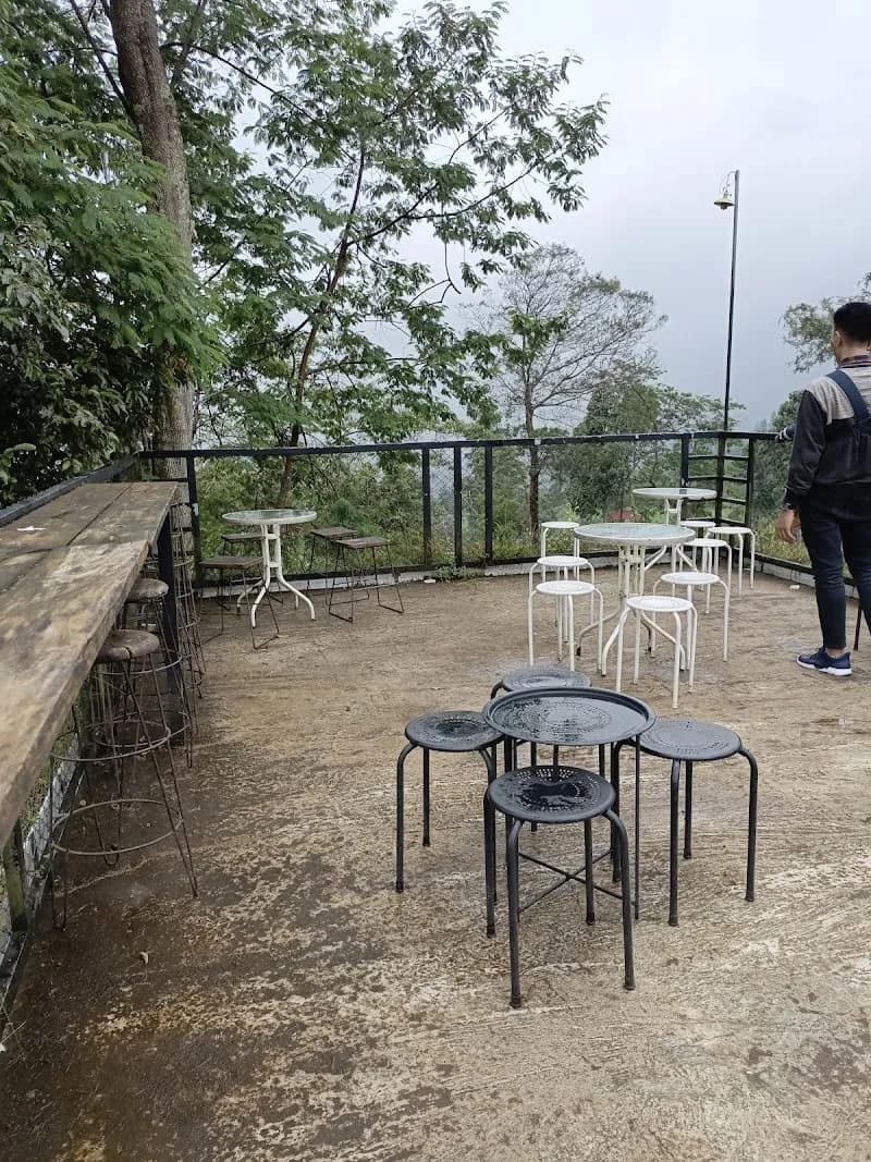 Noname Coffee & Space