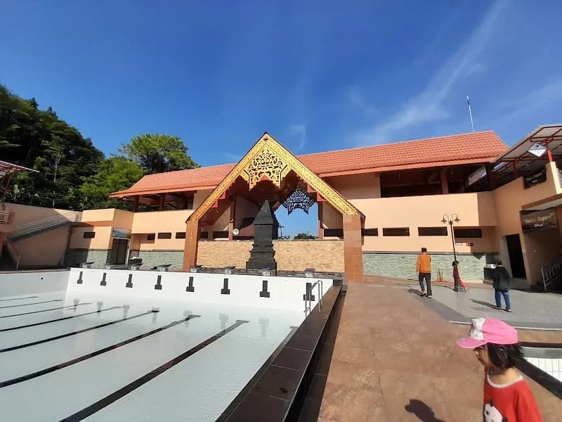 Gelanggang Renang Mangli